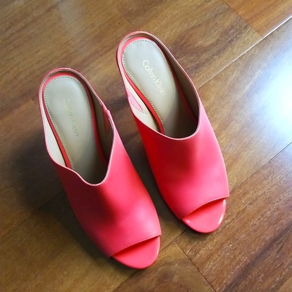 Calvin Klein • Gorgeous Coral Mule Sandals - Picture 2 of 4